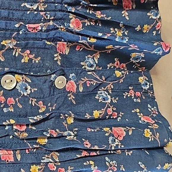 BILA Y2K women's blouse. Size medium  blue with tini flowers. Button front. - Picture 4 of 8